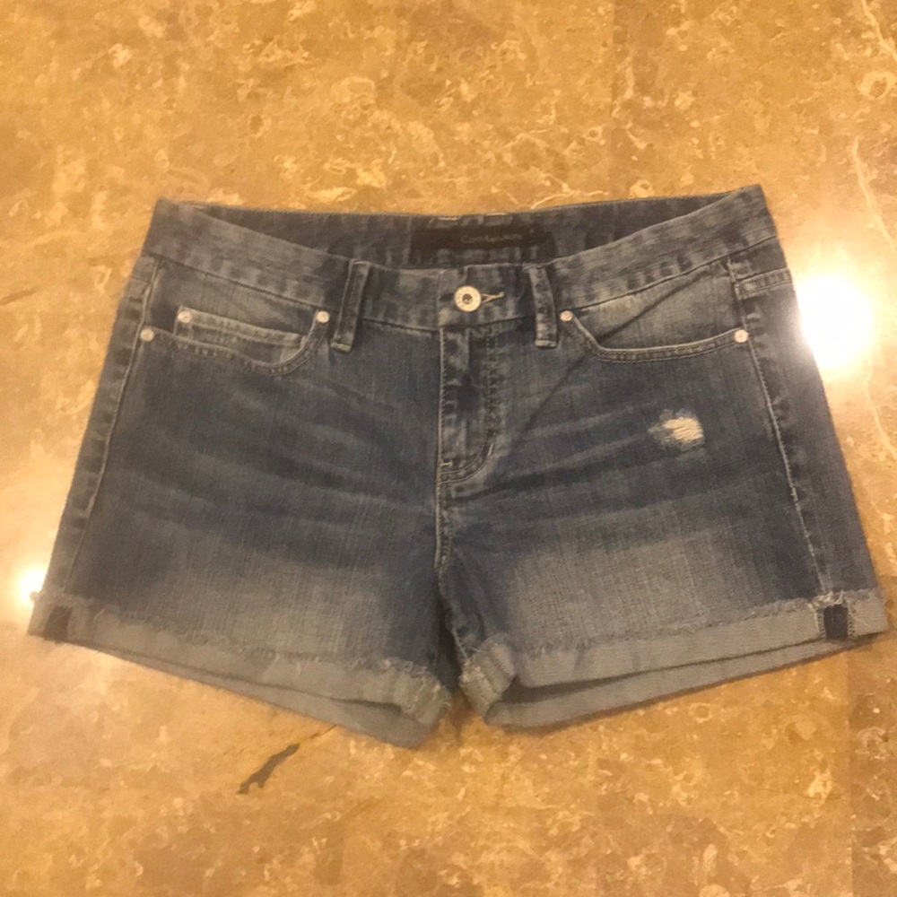 CALVIN KLEIN DISTRESSED CUFF JEAN SHORTS